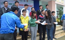 Trao học bổng Ngăn dòng bỏ học tại vùng lũ Quảng Bình