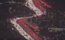 Clip xe kẹt cứng trên cao tốc Mỹ dịp Lễ tạ ơn