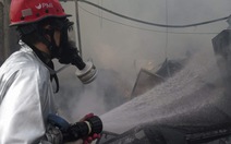 Xưởng gỗ ở Hà Nội cháy lớn, công nhân chạy tán loạn