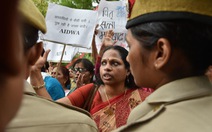 Kháng cự kẻ cưỡng hiếp, cô bé Ấn Độ bị thiêu sống