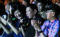 Nghe thử Tổng thống Philippines trổ tài ca hát