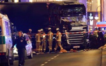 Khủng bố lao xe tải vào chợ Giáng sinh ở Đức, 12 người chết