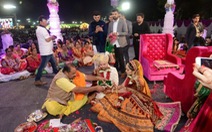 Đại gia Ấn Độ làm đám cưới cho 200 cô dâu mồ côi