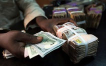Nigeria loại 50.000 công chức "ma", tiết kiệm tiền tỉ