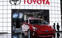 Ông Trump dọa đánh thuế nặng nếu Toyota ráp xe ở Mexico
