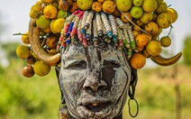 Vào bộ lạc Ethiopia xem phụ nữ thổ dân làm điệu