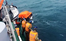 ​Cảnh sát biển cứu tàu và 4 ngư dân trôi dạt trên biển