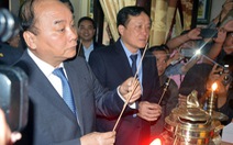 Thủ tướng thắp hương viếng mẹ Nguyễn Thị Thứ có 12 con cháu liệt sĩ