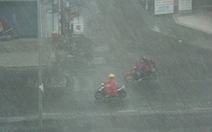 Sài Gòn bất ngờ mưa lớn chiều 28 Tết