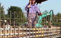 Hà Tĩnh: Hai công nhân lao xuống sông cứu người