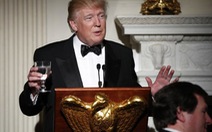 Ông Trump 'trái ý' vợ, nói chuyện chính trị tại tiệc Nhà Trắng 