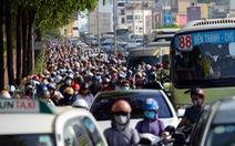 Kẹt xe kinh hoàng trên đường Nguyễn Hữu Cảnh