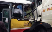 ​Xe buýt đối đầu xe tải, 1 người chết, 8 người bị thương