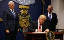 Ông Trump ký sắc lệnh di trú mới: Người có 'thẻ xanh' thở phào