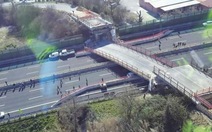 Sập cầu vượt bắc qua cao tốc ở Ý, 2 người chết