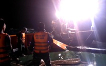 Cảnh sát biển cứu tàu cá và 8 thuyền viên trôi trên biển