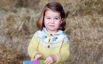 Hoàng gia Anh 'khoe' hình công chúa 2 tuổi