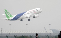 Máy bay dân dụng đầu tiên của Trung Quốc cất cánh