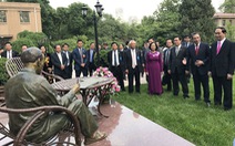 ​Chủ tịch nước thăm Đại sứ quán Việt Nam tại Bắc Kinh