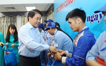 Chủ tịch Hà Nội hứa lắp wifi miễn phí cho công nhân