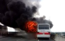 Xe khách lại cháy rụi trên cao tốc TP.HCM - Trung Lương