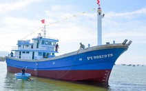 Hạ thủy tàu Trường Sa 7 vỏ composite có sức chứa 100 tấn cá