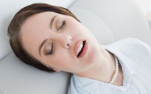 Ngủ há miệng khi đi xe, có thể bạn mắc bệnh về hô hấp