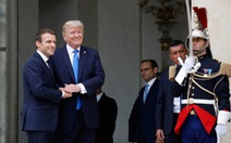 ​Đến Pháp, ông Trump tiếp tục bảo vệ con trai