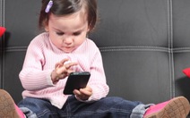 Trẻ dùng smartphone càng sớm, càng nhiều thì mắt càng bị hại