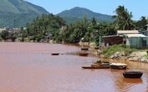 Nước sông ở Đà Nẵng chuyển màu, nghi doanh nghiệp xả thải