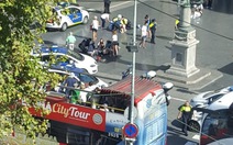 Xe tải lao vào đám đông ở Barcelona, 13 người chết