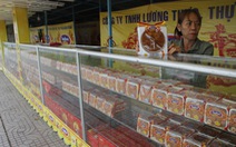 Bánh trung thu xuống phố Sài Gòn, giá tăng nhẹ