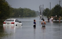 Houston tê liệt với cơn bão mạnh nhất trong nửa thế kỷ