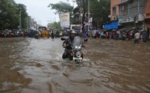 ​Mưa lớn, Mumbai chìm trong biển nước, giao thông tê liệt