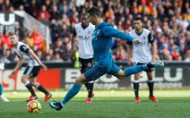 ​Ronaldo lập cú đúp 11m, R.M đè bẹp Valencia tại Mestalla