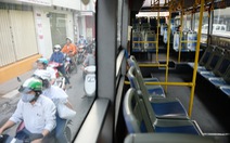 Xe cá nhân tăng, xe buýt “tuột dốc”