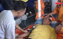 Vượt hơn 300 hải lý cứu ngư dân bị nạn trên vùng biển Hoàng Sa