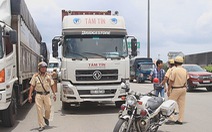 CSGT TP.HCM “đột kích bãi xe di động”, tài xế chạy nháo nhào