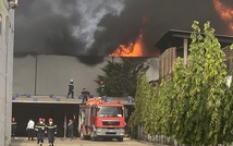 Cháy công ty nhựa ở Khu công nghiệp Hòa Khánh, huy động 100 cảnh sát dập lửa