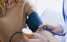 Hàng triệu người bị đo huyết áp sai, vì sao?