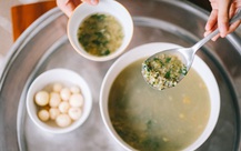 Nắng hè, nhớ canh đậu xanh tía tô cùng cà muối mẹ nấu ngày xưa