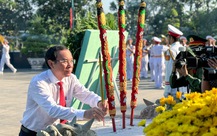 Lãnh đạo TP.HCM dâng hương Chủ tịch Hồ Chí Minh, các anh hùng liệt sĩ