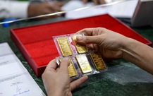 Dự báo giá bán vàng miếng SJC tiếp tục giảm, người dân cân nhắc mua vào