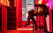 Phố đèn đỏ Amsterdam chống 'quy hoạch mại dâm'