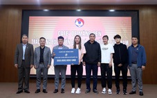 Quà Tết cho đội tuyển bóng đá nữ Việt Nam
