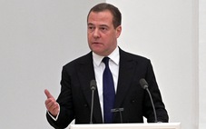 Ông Medvedev đáp trả gay gắt bộ trưởng Bộ Quốc phòng Anh