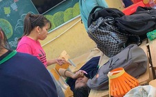 Vụ nữ sinh quỳ khóc trước cửa lớp: Hà Nội chỉ đạo nóng