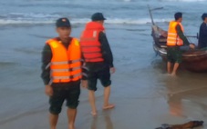 Hai học sinh đuối nước khi tắm biển cùng nhóm bạn