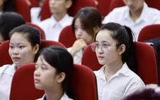 Trao học bổng Tiếp sức đến trường cho 86 tân sinh viên Nghệ An, Thanh Hóa, Hà Tĩnh, Quảng Bình