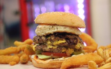 Quán burger rất Mỹ làm khách Việt vui của Charlie Tạ
